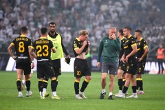 WARSZAWA 10.08.2025MECZ 4. KOLEJKA PKO EKSTRAKLASA SEZON 2025/26 --- POLISH FOOTBALL TOP LEAGUE MATCH: LEGIA WARSZAWA - GKS KATOWICEDRUZYNA GKS KATOWICE SMUTEKFOT. KRZYSZTOF HELIOS/400MM